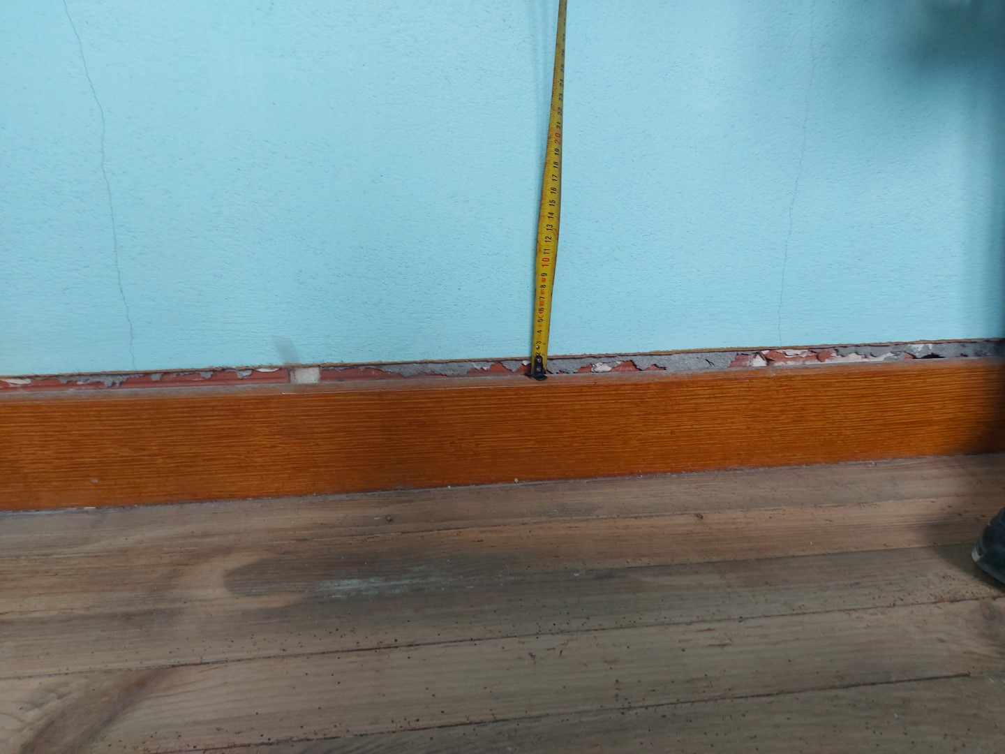 Tassement de près de 2 cm d'un plancher bois suite à la démolition d'une cloison porteuse sans renforcement
